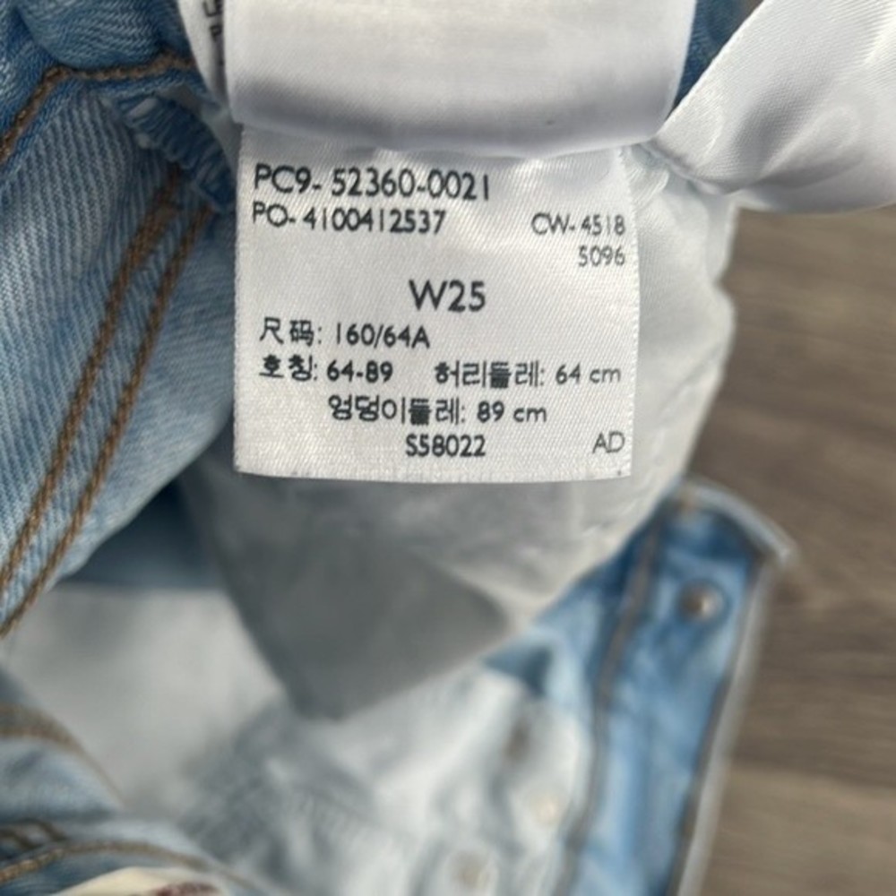 LEVI'S Wedgie Short Light Blue Wash Awesome Street High Rise Raw Hem US 25 - Picture 5 of 12